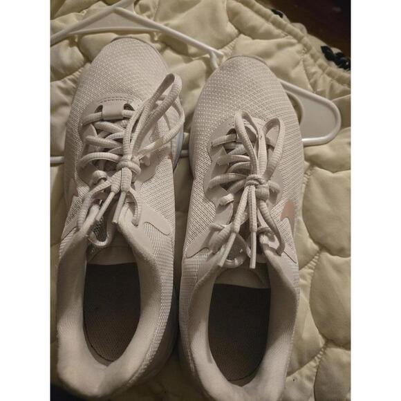 Nike Shoes - Nike Women's Lightweight baby pink size 8 Running Sneakers